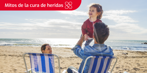 Imagen de una familia en la playa Imagen de una familia en la playa